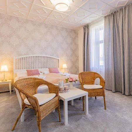 Hotel Amadeus チェスケー・ブジェヨヴィツェ エクステリア 写真