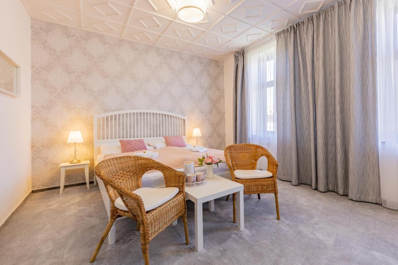Hotel Amadeus チェスケー・ブジェヨヴィツェ エクステリア 写真